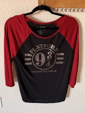 Warner Bros. Harry Potter Raglan Tee - Black and Red